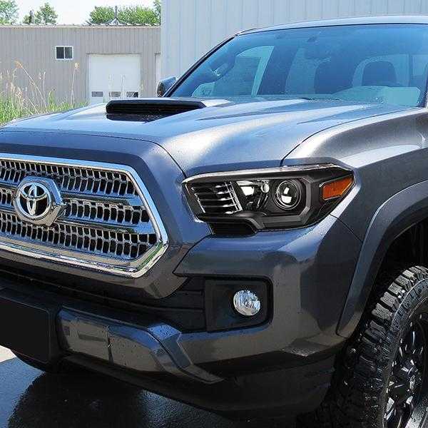 DNA Motoring, DNA Projector Headlights Toyota Tacoma (16-18) w/ Amber Corner - Black or Chrome Housing