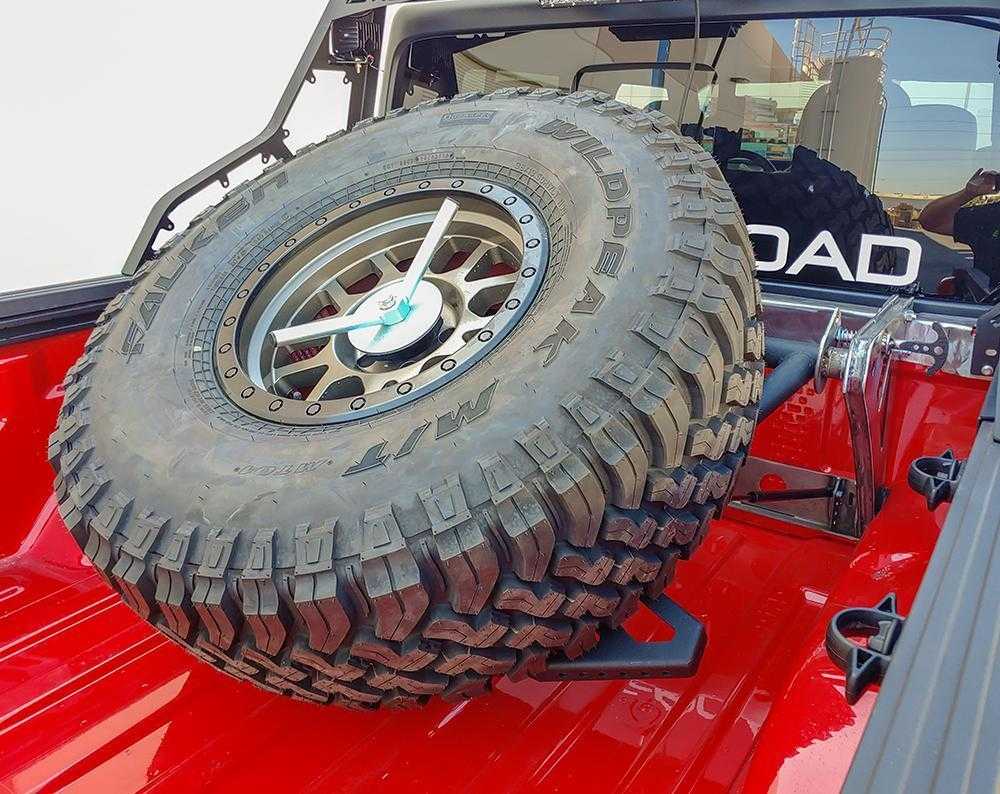 DV8 Off Road, DV8 Off Road Tire Carrier Jeep Gladiator JT (2020-2021) Adjustable - TCGL-01